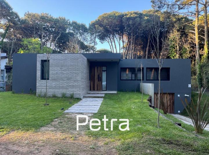 Casa · 1112m² · 4 Ambientes · 3 Cocheras