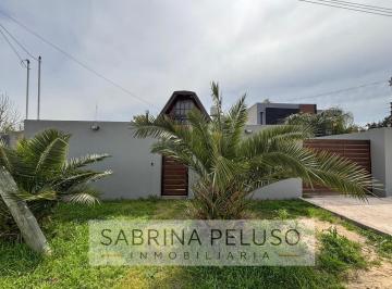 Casa · 70m² · 2 Ambientes · 1 Cochera · Venta Casa con Pileta en Francisco Alvarez