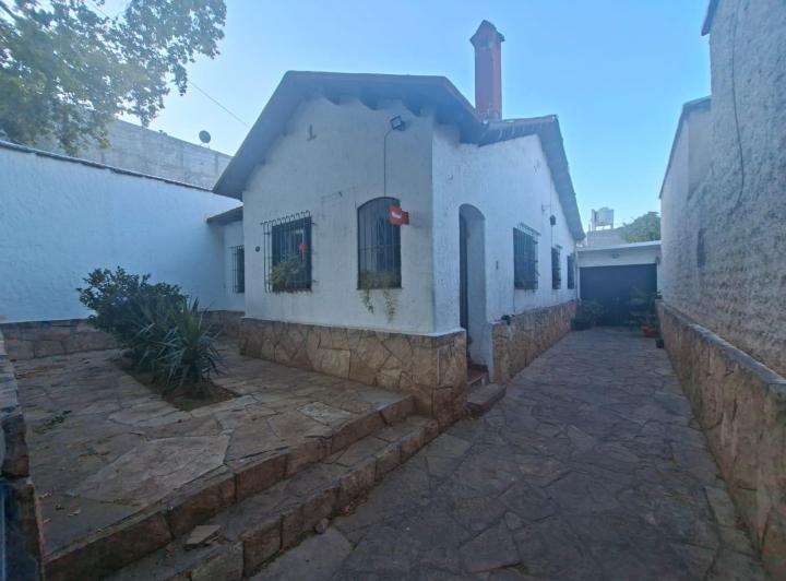 Casa · 180m² · 6 Ambientes · 2 Cocheras