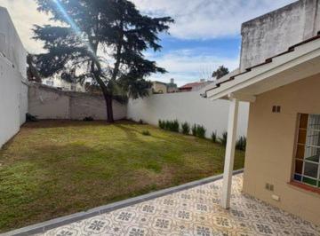 PH · 91m² · 4 Ambientes · Hermoso PH Pb a Reestrenar 3 Amb Ofic en P Alta Espectac Jardin