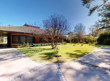 Quinta vacacional · 276m² · 2 Dormitorios · 3 Cocheras · Casa Quinta 5 Amb en Venta en Brandsen con Pileta