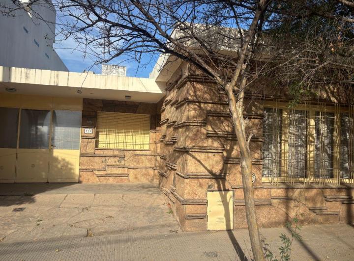 Casa · 203m² · 12 Ambientes · 1 Cochera