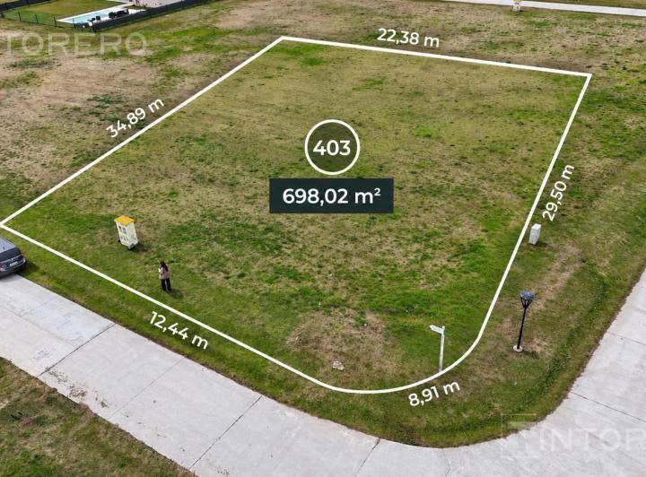 Terreno · 698m²