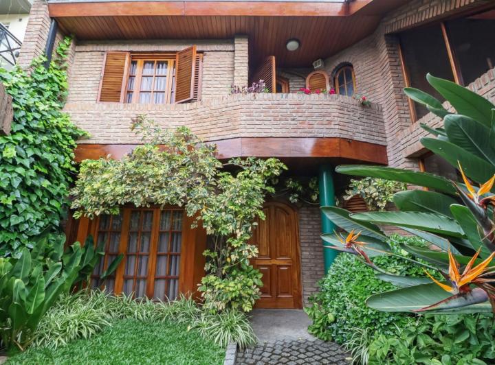 Casa · 301m² · 5 Ambientes · 3 Cocheras