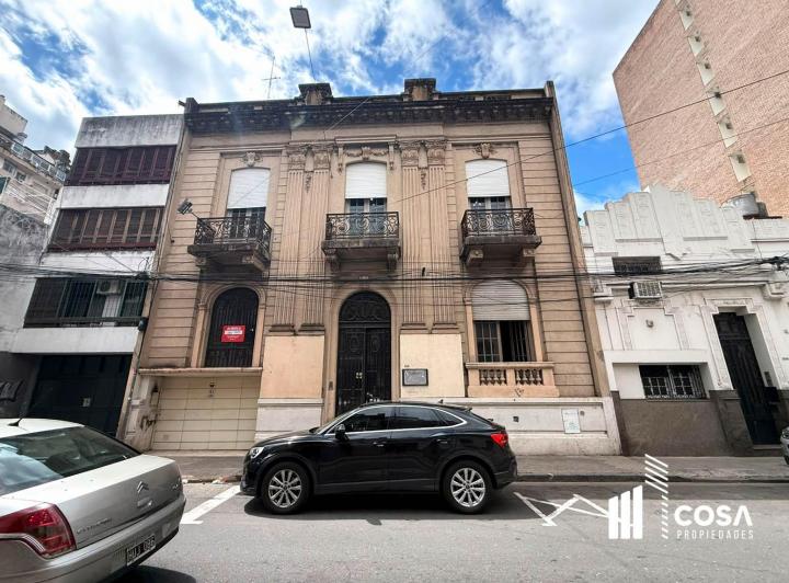 Casa · 525m² · 9 Ambientes · 1 Cochera