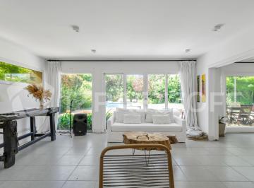 Casa · 300m² · 7 Ambientes · 3 Cocheras · Casa en Alquiler Temporario en Barrio Cerrado San José - La Horqueta