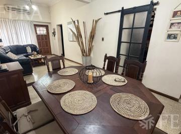 Casa · 140m² · 4 Ambientes · 1 Cochera · Venta Casa con Local en Villa Domínico