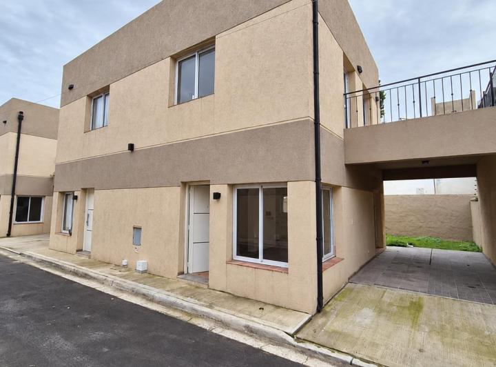 Casa · 89m² · 3 Ambientes · 2 Cocheras