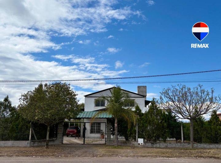 Casa · 376m² · 9 Ambientes · 2 Cocheras