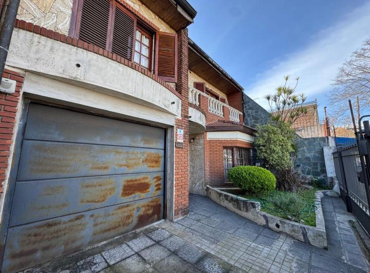 Casa · 281m² · 6 Ambientes · 2 Cocheras