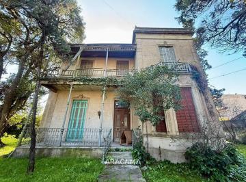 Casa · 350m² · 8 Ambientes · 1 Cochera · Casa en Venta en Monte Grande
