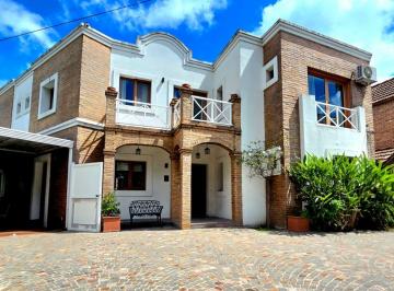 Casa · 214m² · 8 Ambientes · 2 Cocheras · Venta Casa Barrio Cerrado Camino Real - Impecable