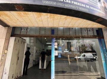 Local comercial · 260m² · Excelente Local en Alquiler con Subsuelo Ubicado en Moreno 1500, Monserrat