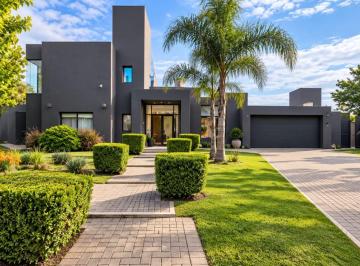 Casa · 529m² · 5 Ambientes · Alquiler Casa 4 Dorm en Country San Isidro
