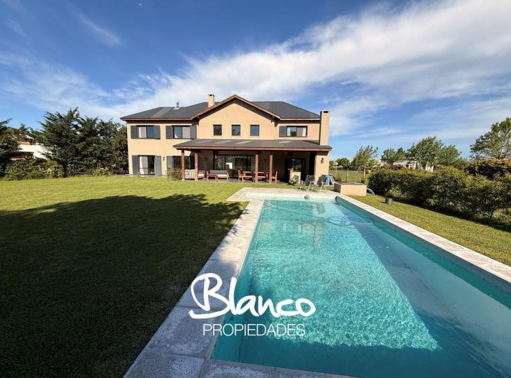Casa · 302m² · 6 Ambientes