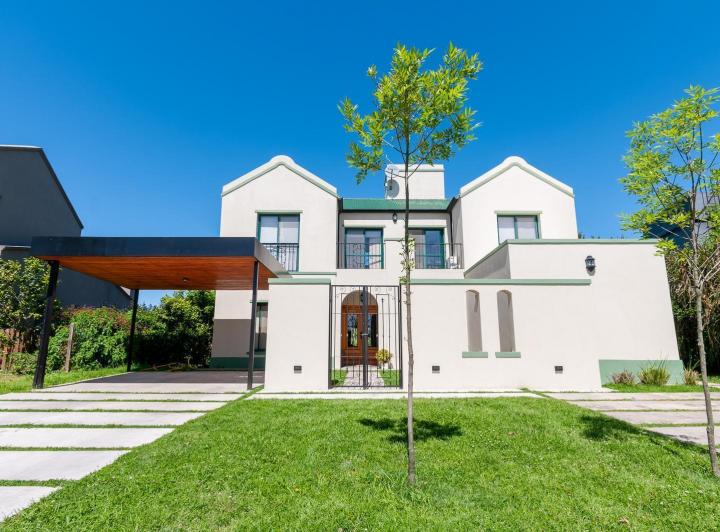 Casa · 224m² · 6 Ambientes · 1 Cochera