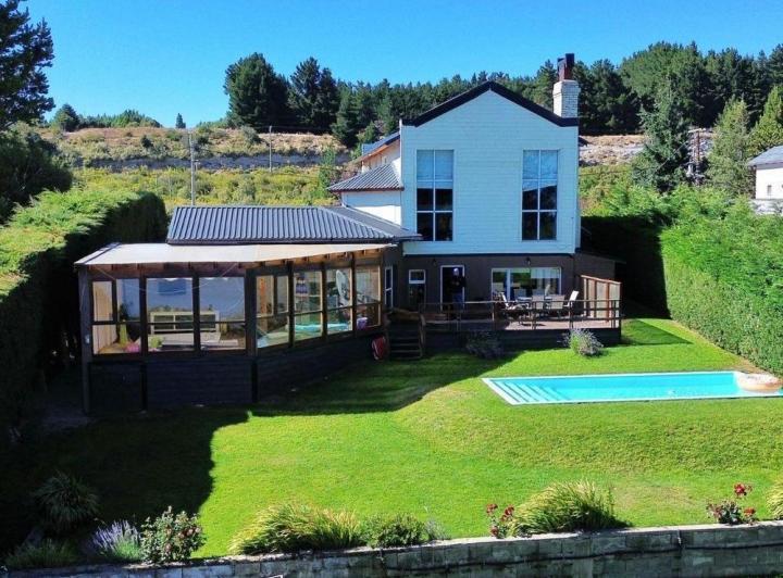 Casa · 250m² · 4 Ambientes · 1 Cochera