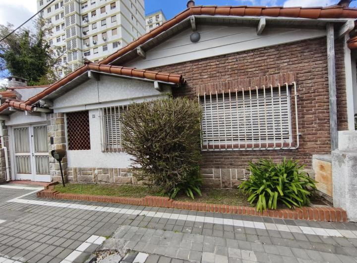 Casa · 176m² · 5 Ambientes · 2 Cocheras