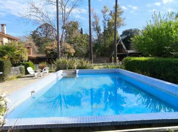 Quinta vacacional · 403m² · 4 Dormitorios · 2 Cocheras · Venta Quinta con Pileta en Moreno Centro 5000 m²