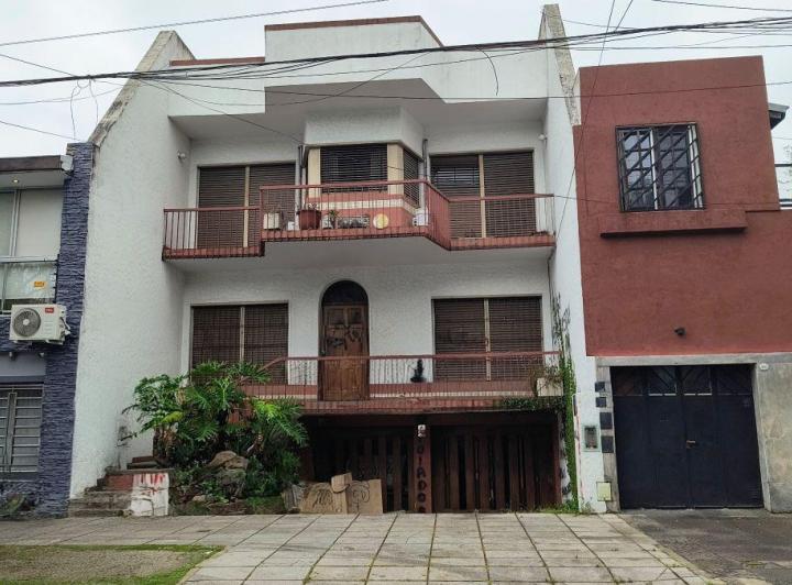 Casa · 359m² · 5 Ambientes · 4 Cocheras