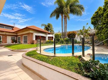 Casa · 420m² · 5 Ambientes · 6 Cocheras · Casa Ramos Mejía Doble Lote Pileta