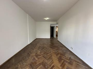 Departamento · 55m² · 2 Ambientes · Departamento en Alquiler un Dormitorio Amplio Centro Balcón Baulera.