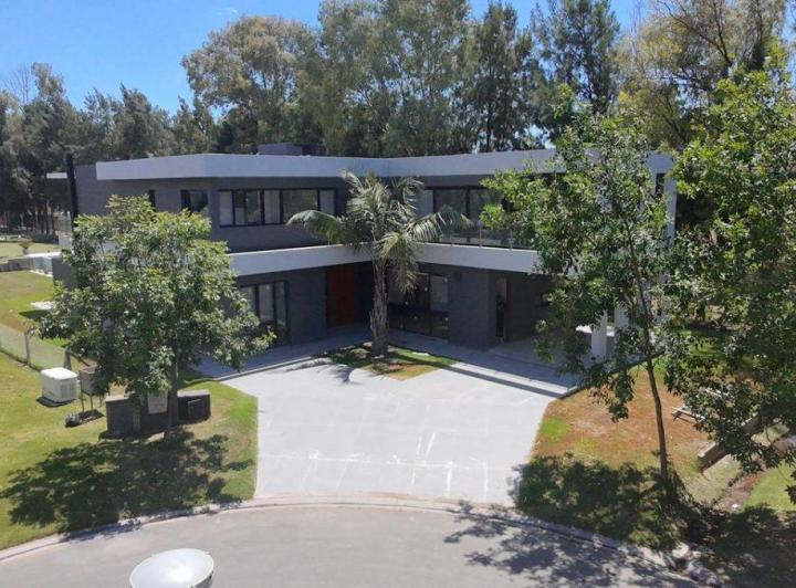 Casa · 290m² · 5 Ambientes