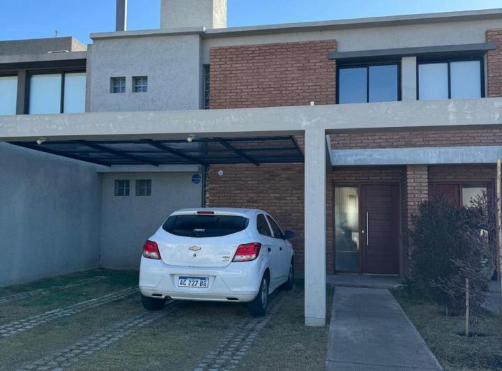 Casa · 110m² · 4 Ambientes · 1 Cochera
