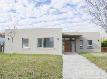Casa · 150m² · 4 Ambientes · 1 Cochera · Casa en Alquiler Anual en San Matias Area 2