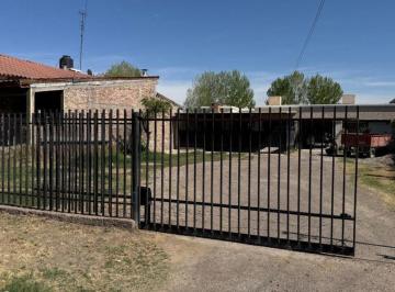Casa de 6 ambientes, Los Corralitos · Casa en Alquiler C/ Cochera en Los Corralitos