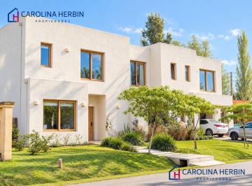 Casa · 320m² · 4 Dormitorios · 4 Cocheras · Alquiler Temporario Casa en Bella Vista Chico, Barrio Cerrado