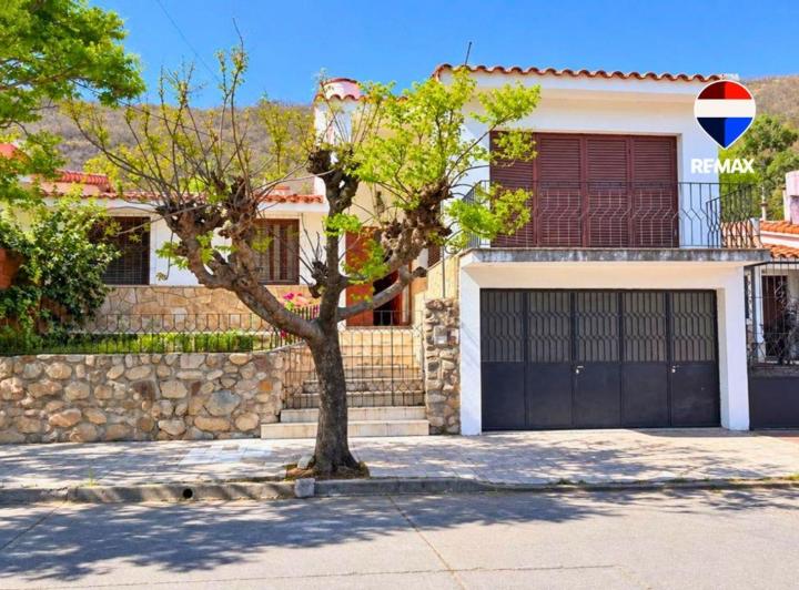 Casa · 190m² · 4 Ambientes · 1 Cochera