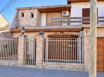 Casa · 236m² · 6 Ambientes · 3 Cocheras · Importante Casa en Florida, 6 Ambientes a Reciclar - en Venta