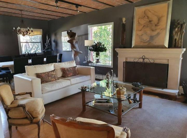 Casa · 280m² · 6 Ambientes · 2 Cocheras