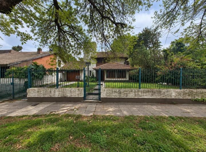 Casa · 182m² · 5 Ambientes · 1 Cochera