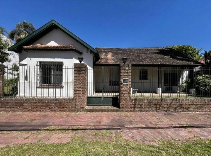 Casa · 215m² · 5 Ambientes · 4 Cocheras