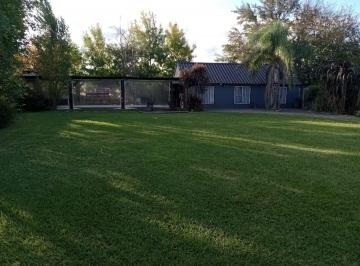 Quinta vacacional · 142m² · 4 Dormitorios · 4 Cocheras · Venta Casa Quinta en Fatima con Quincho y Pileta