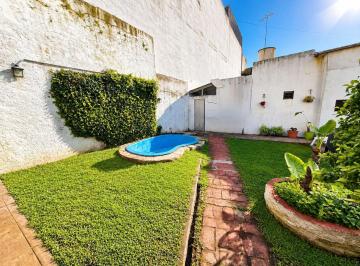 Casa · 204m² · 3 Ambientes · 1 Cochera · Casa Lote Propio 317 m² Jardin Monte Castro