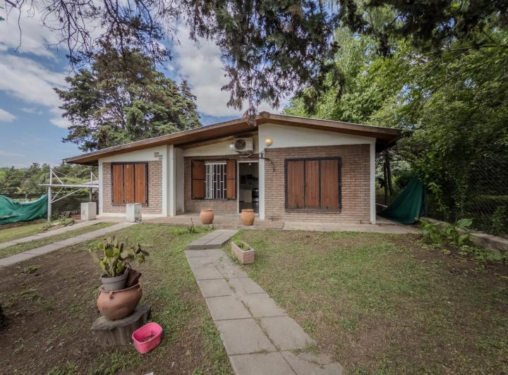 Casa · 1039m² · 4 Ambientes · 2 Cocheras