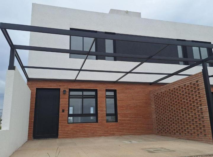 Casa · 130m² · 3 Ambientes · 2 Cocheras