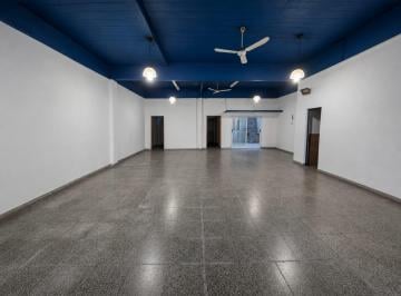 Local comercial · 317m² · Venta de Local con 2 Vestuarios y PH de 6 Ambientes