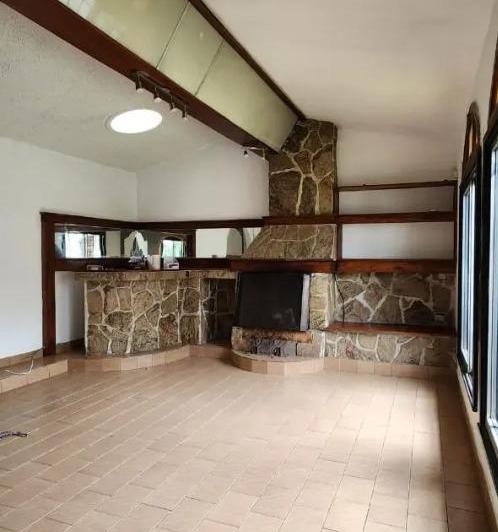 Casa · 250m² · 6 Ambientes · 2 Cocheras