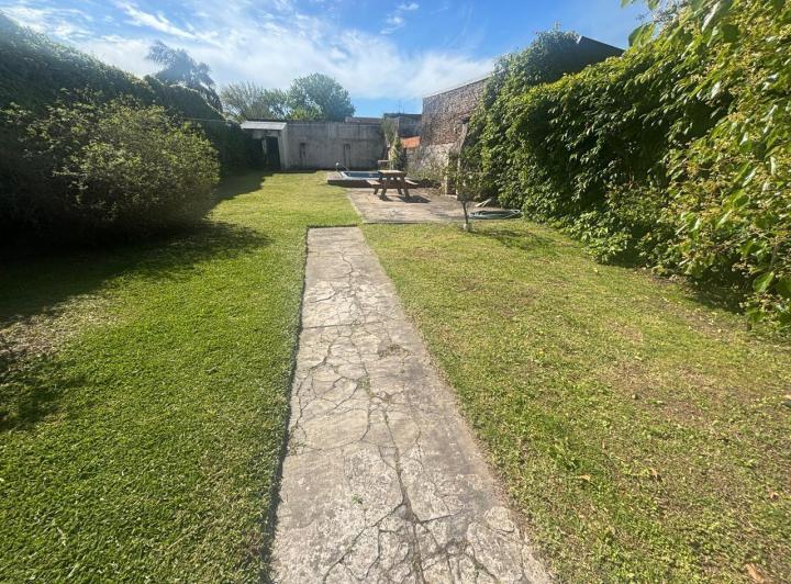 Terreno · 261m² · 5 Ambientes · 2 Cocheras