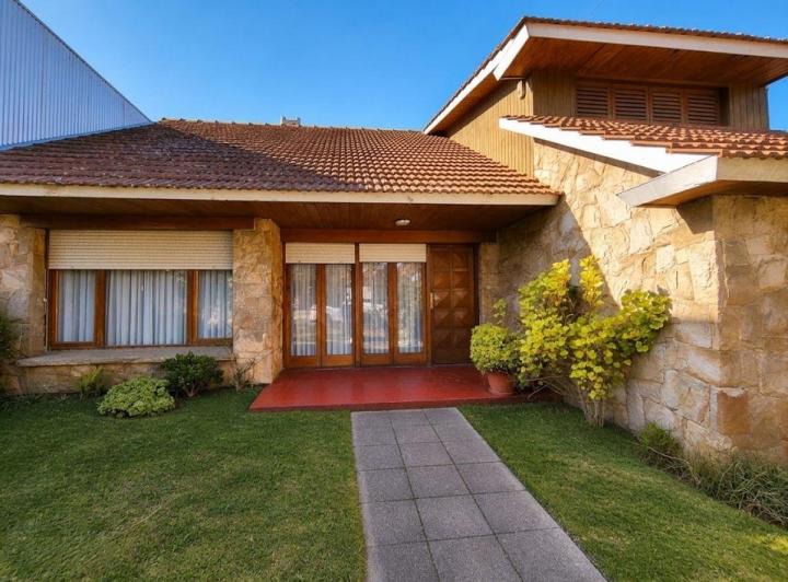 Casa · 155m² · 5 Ambientes · 1 Cochera