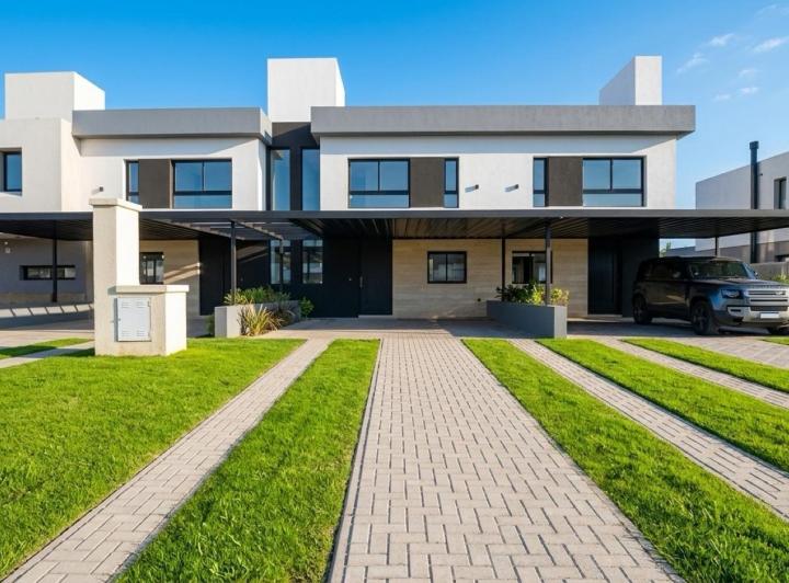 Casa · 140m² · 5 Ambientes · 2 Cocheras