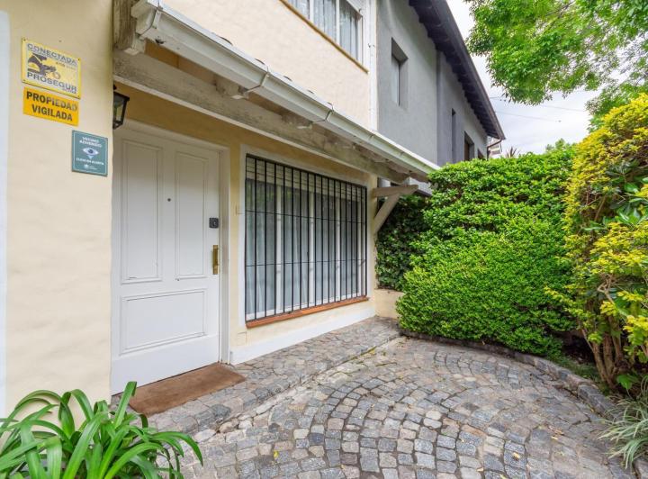 Casa · 196m² · 4 Ambientes · 2 Cocheras