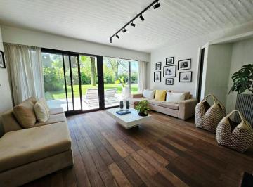 Casa · 440m² · 5 Ambientes · 3 Cocheras · Casa con Verde Imponente en El Country Olivos Golf Club