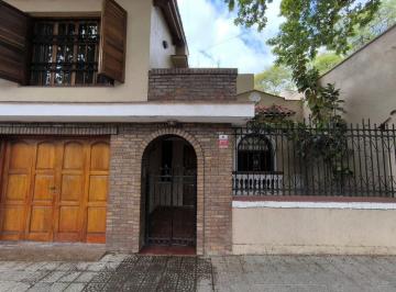Casa de 4 ambientes, Ciudad de Mendoza · Amplia Casa de 2 Plantas con Garaje, Patio y Churrasquera