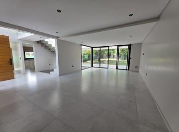 Casa · 300m² · 3 Dormitorios · 2 Cocheras · Magnifica Propiedad en Av Perón