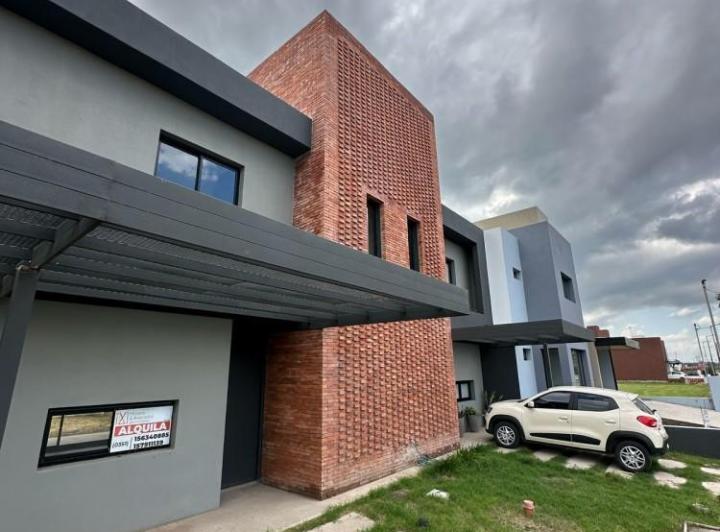Casa · 120m² · 3 Ambientes · 1 Cochera